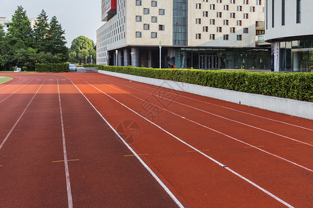 校园的操场跑道背景图片