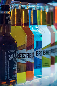 五颜六色的啤酒彩色的啤酒【媒体用图】（仅限媒体用图使用，不可用于商业用途）背景