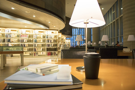 图书馆空间图书馆里学习的桌面背景