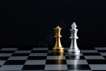 克服苦难金属质感金银色国际象棋背景