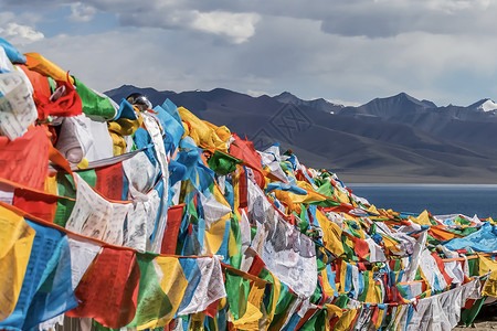 朋友青海湖挂经幡高清图片