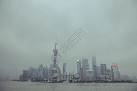 雾霾中的上海商圈陆家嘴背景图片