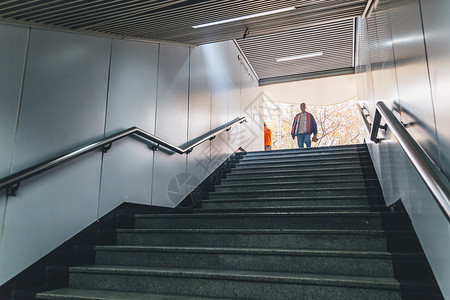 上下楼梯地铁站出口楼梯背景