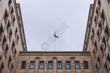 库存单位城市建筑屋顶国旗背景