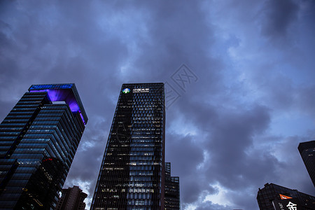 神秘天空夜晚城市建筑图片