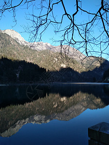 大山倒影九寨沟背景