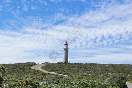 白云边酒威海滨海公园边的灯塔和蓝天背景