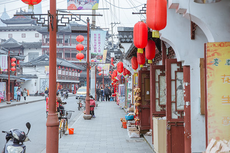 上海老街春节张灯结彩高清图片