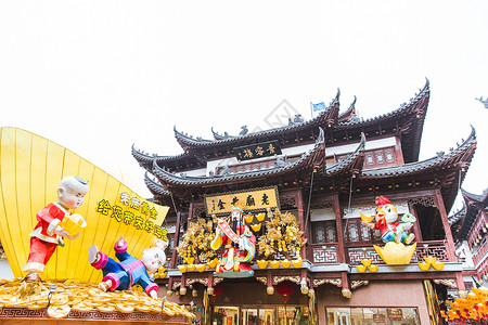 龙年财神喜迎财神豫园鸡年春节财神福娃装饰背景