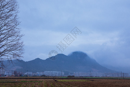 大气云雾天气乡村风光图片