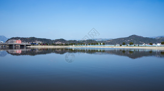 镜面湖大气城市田园水面倒影背景