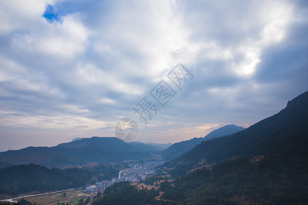 大气山脉田园乡村风光图片