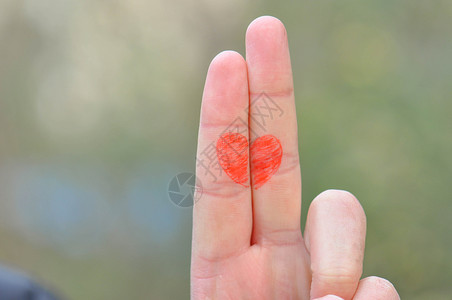 手指拼接的爱心背景图片