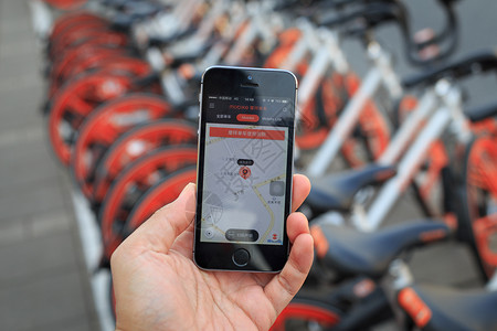 手机和智能单车背景图片