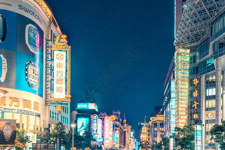观光车许可南京路步行街夜景背景