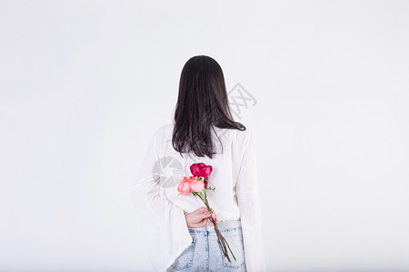 2月14日浪漫情人节女生和玫瑰花背景
