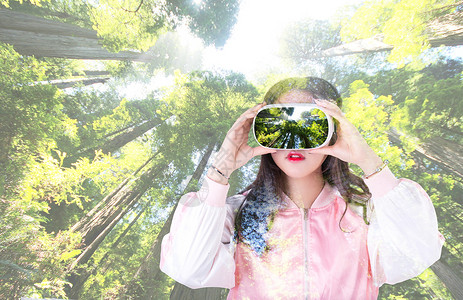森林美女带VR眼镜的美女设计图片
