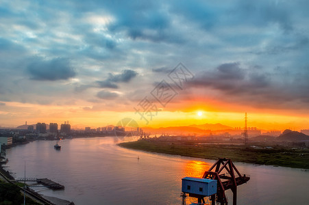 运河简笔画河水转弯处的朝阳背景