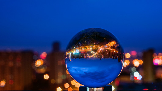 城市球水晶球中的背景