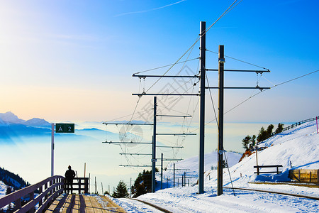 人物雪景美丽的阿尔卑斯山顶背景