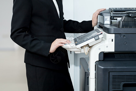 印刷服务职业女性操作办公室打印机背景