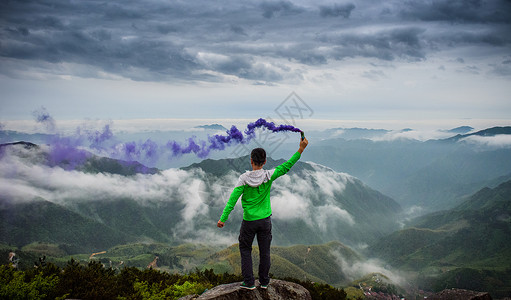 攀登高峰的胜利者背景图片