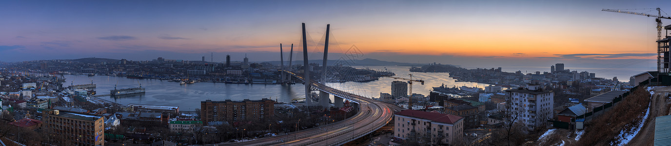 川流不息的跨海大桥全景图图片