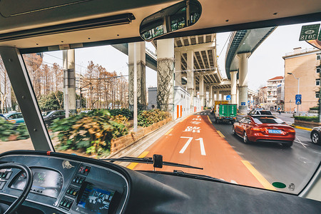上海71路中速交通背景图片