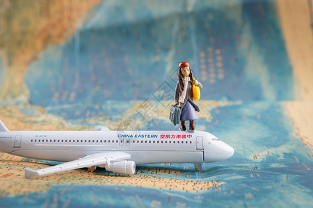 全球化地图卡通人偶飞机和地图背景