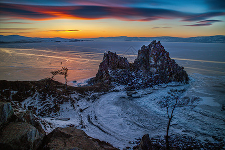 日落下的悬崖背景图片