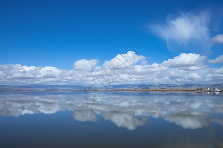 镜面倒影天空之境背景