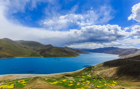 蓝天白云湖泊西藏羊卓雍错湖背景