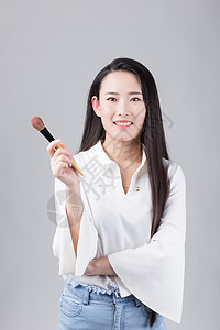 职业女性化妆师配粉刷形象照背景图片