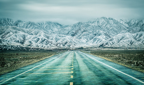 海上水面上的公路背景图片