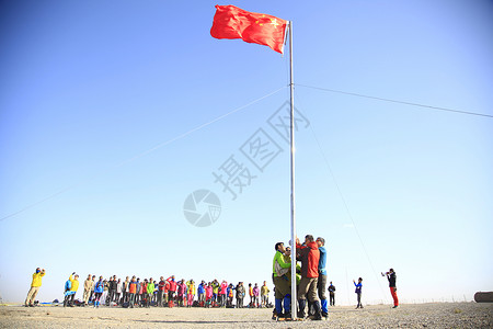 升国旗孩子五星红旗高清图片