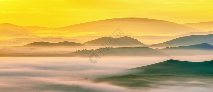 大气水墨装饰画山脉日出晨雾背景