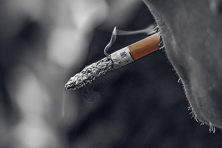 吸烟的人黑白烟雾素材高清图片