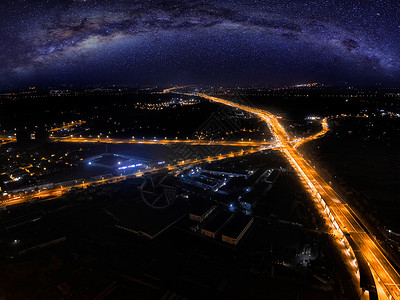梦幻闪电航拍下的城市夜景背景