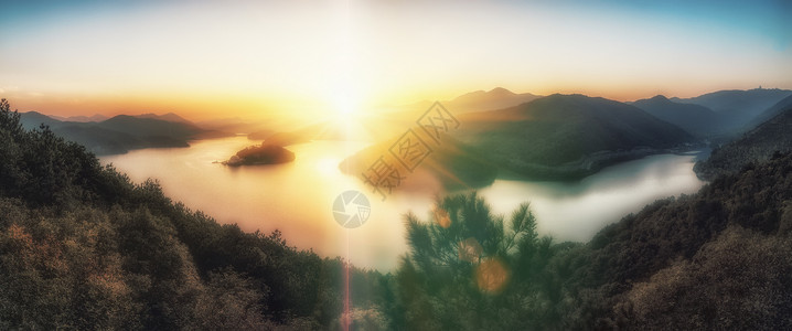 镇海台阳光下的九龙湖背景
