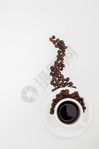 咖啡咖啡豆创意摆拍白底背景图片