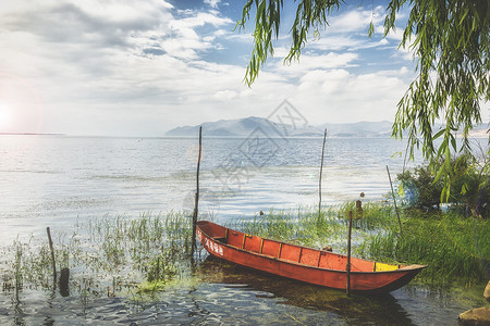 唯美的洱海小船背景图片