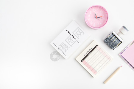 粉色白底素材简洁文具闹钟桌面平铺拍摄背景