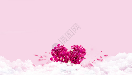 粉红色玫瑰花瓣玫瑰花拼凑成的爱心设计图片