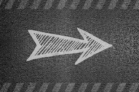 箭头鱼的素材水泥路上的创意方向箭头设计图片