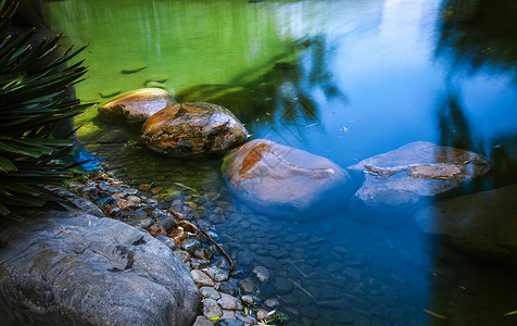 水中巨石水中石背景