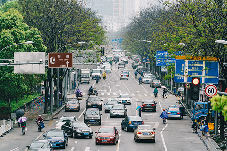 人和现代大都市的叠加路口道路车辆拍摄背景