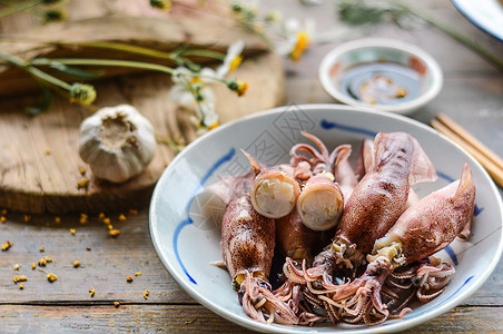 白灼墨鱼仔食物鱿鱼墨高清图片