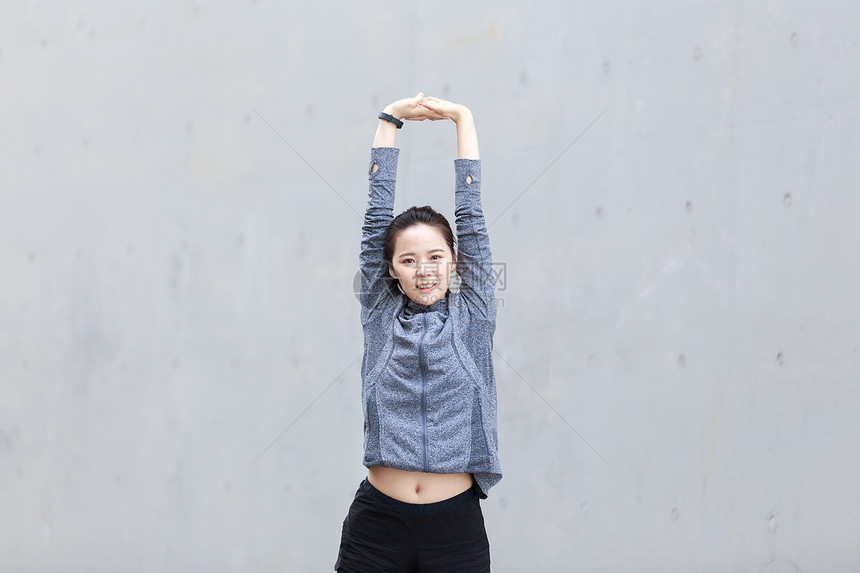 美女户外运动图片