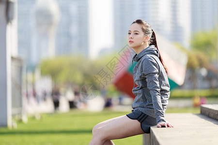 年轻人人物元素美女户外运动背景