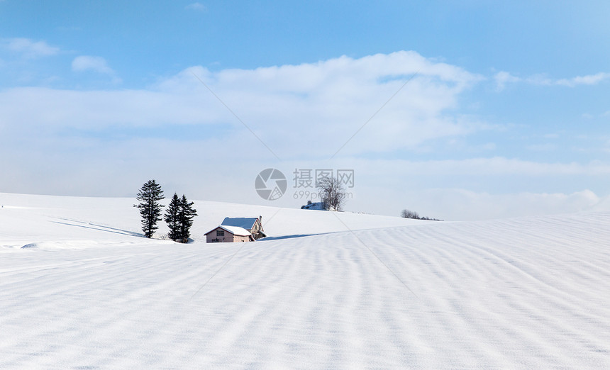 白雪中的房屋图片
